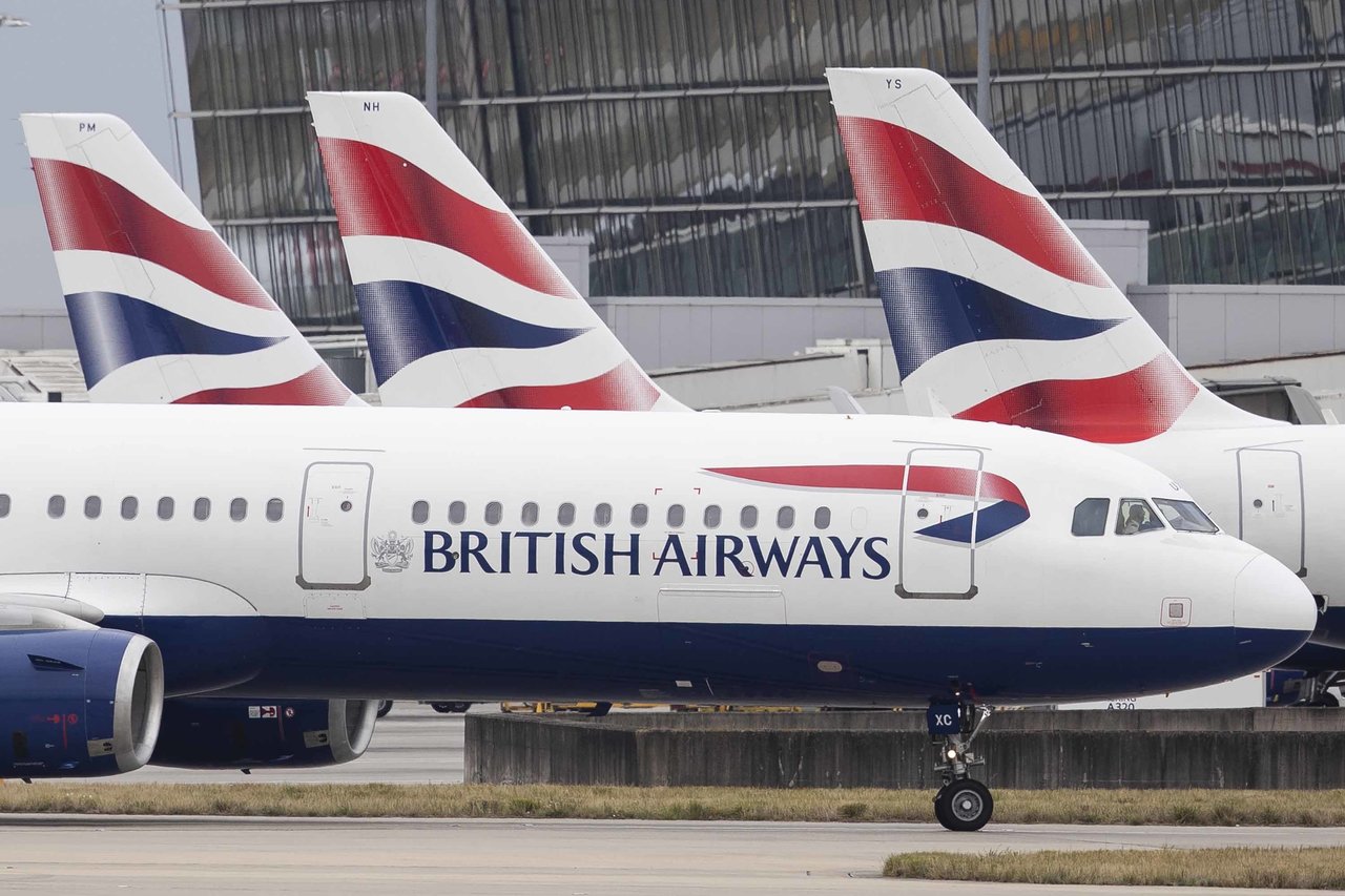 United Kingdom begins quarantine that will further affect airlines