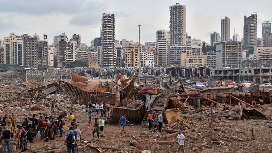 Vistas de la explosión cerca del puerto en Beirut