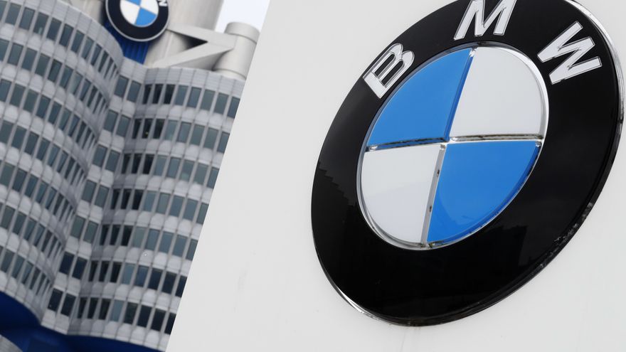 BMW divulgó la información engañosa mientras recaudaba alrededor de 18.000 millones de dólares en varias ofertas de bonos corporativos, dijo la agencia reguladora