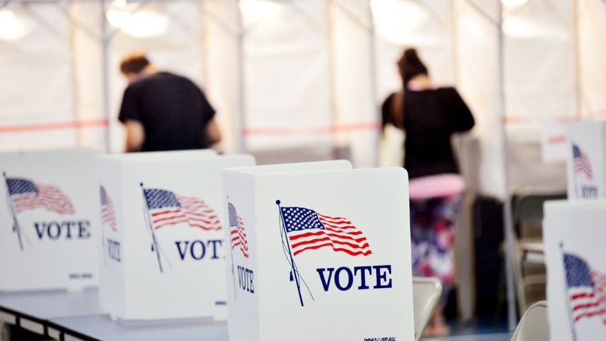 Encuesta: Mayoría votaría antes de día de elecciones en EEUU