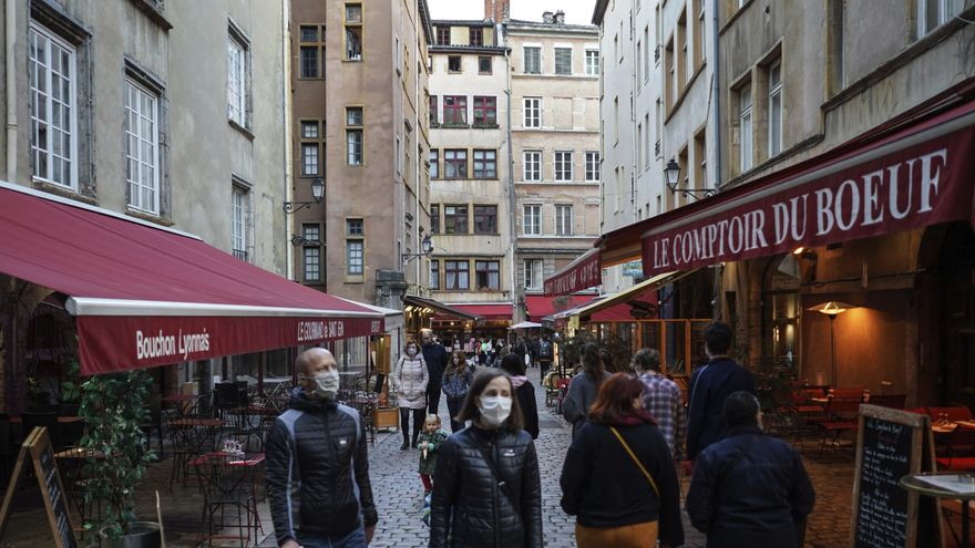 Más ciudades de Francia elevan nivel de alerta por COVID-19