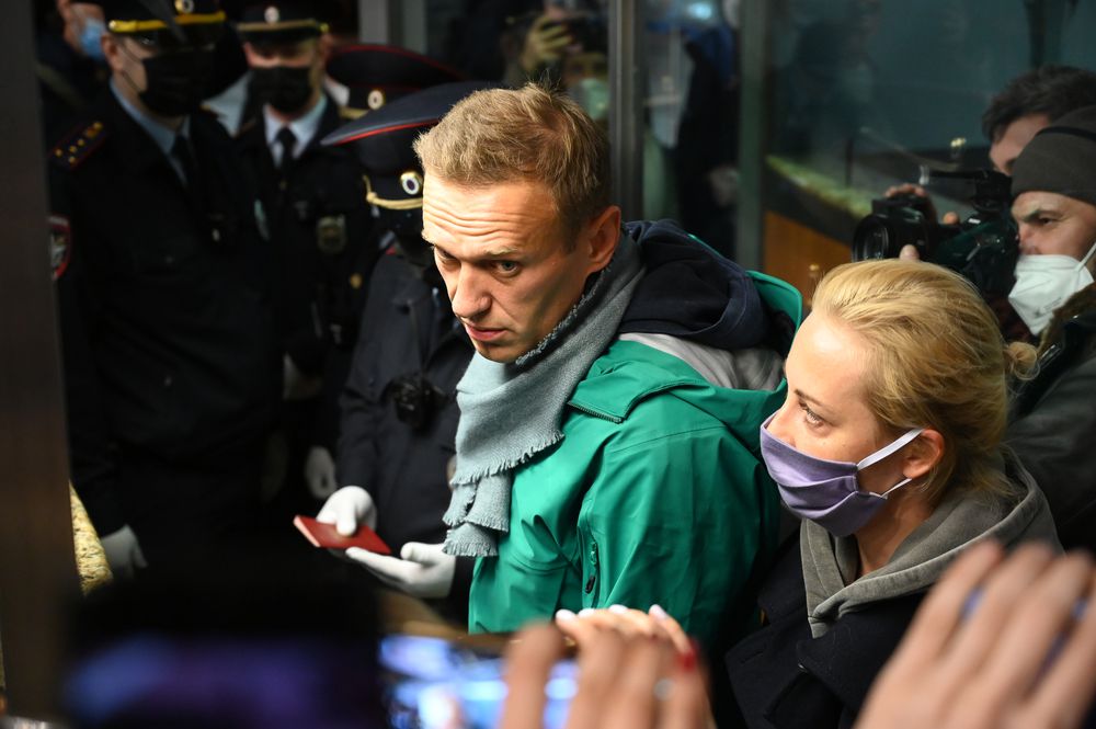 Policía rusa detiene al opositor Alexei Navalny en el aeropuerto de Moscú