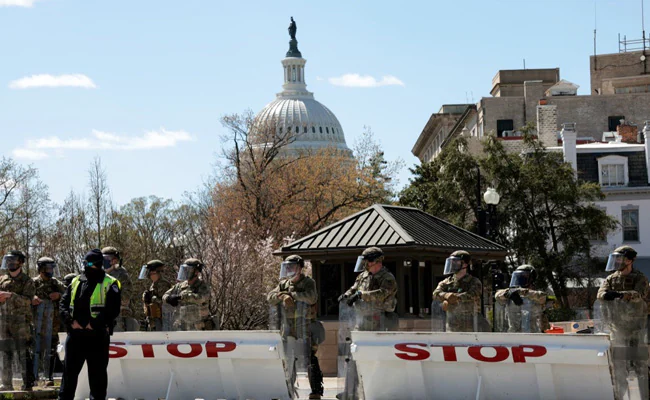 US Capitol On Lockdown After Vehicle Rams 2 Officials, 1 Dead