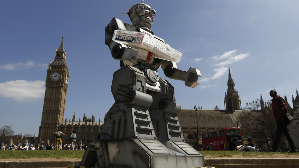 AI is the ‘one ring to rule them all’, but don’t worry about ‘killer robots’, UK general says
