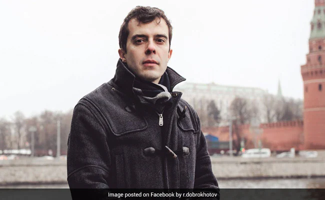 Russian Police Raid Home Of Investigative Journalist Over Slander Case