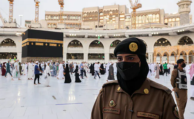 In A First, Saudi Women Soldiers Stand Guard In Mecca During Haj