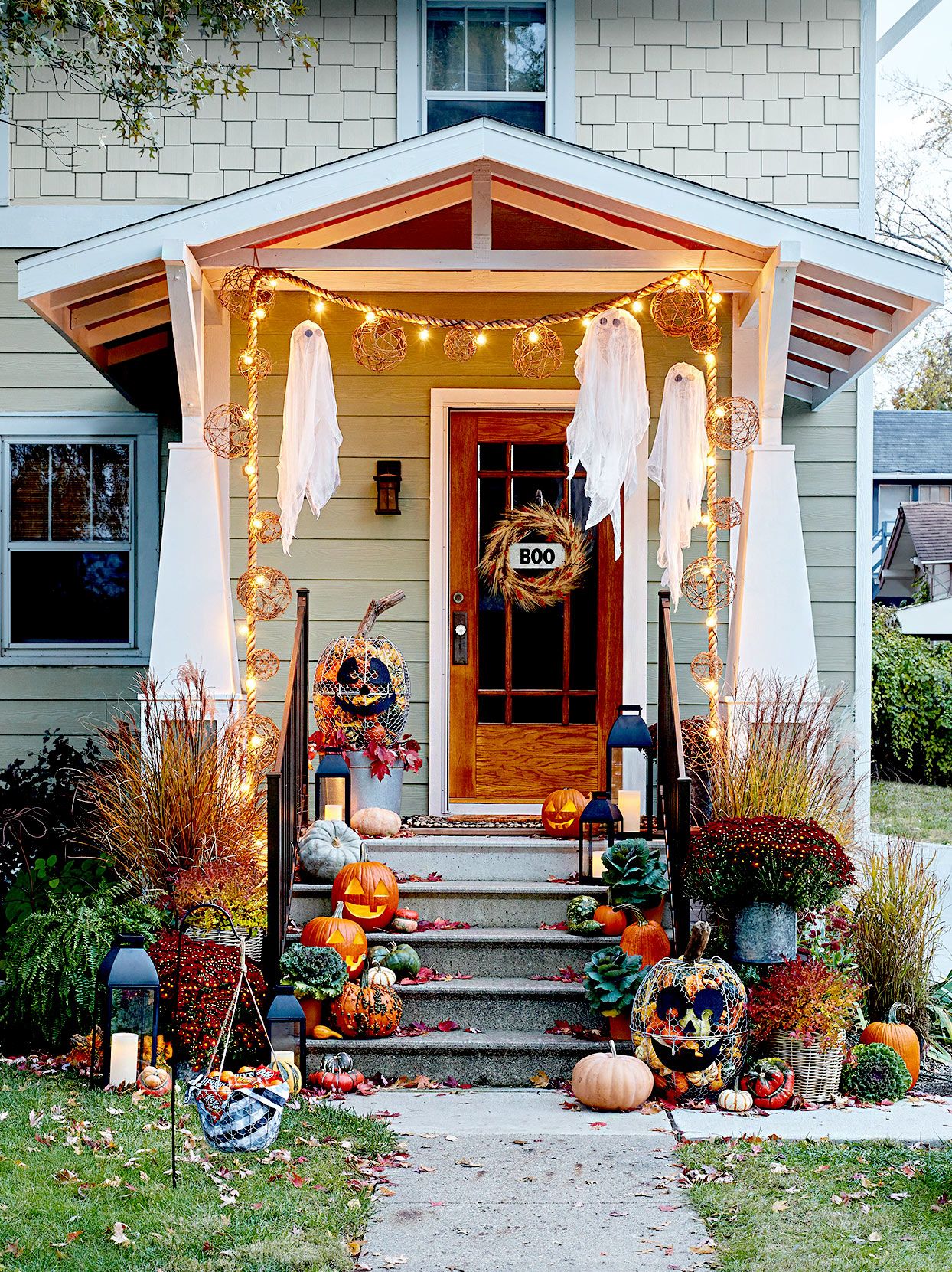 Festive Halloween Front Porch Decor Ideas - Bermuda Post