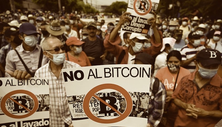 Salvadorans Protest As The Bitcoin Law Adoption Date Approaches
