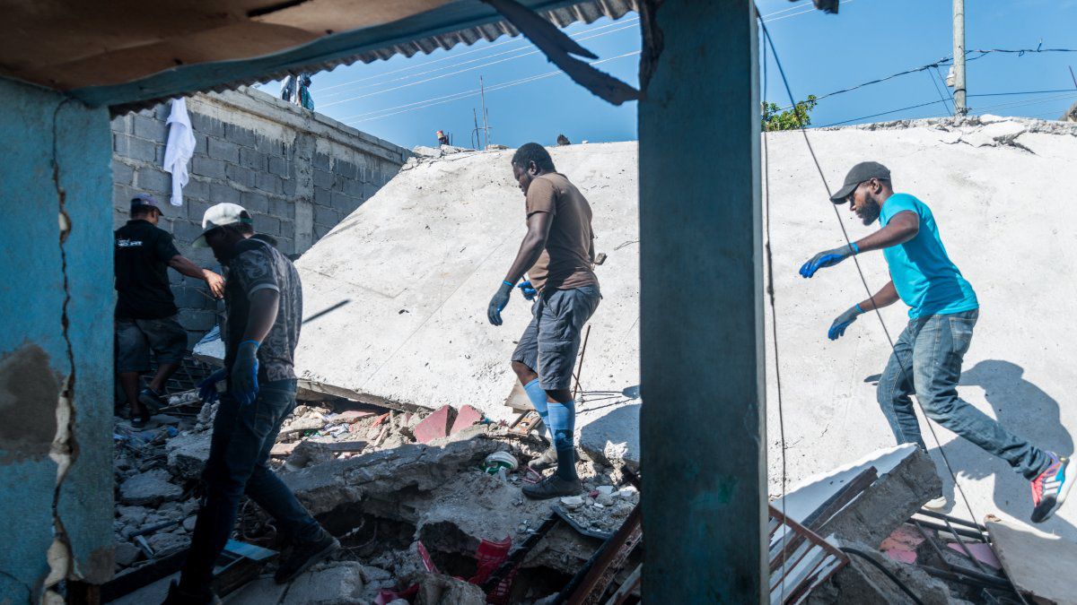 The death toll from the Haiti earthquake rose to almost 1,300