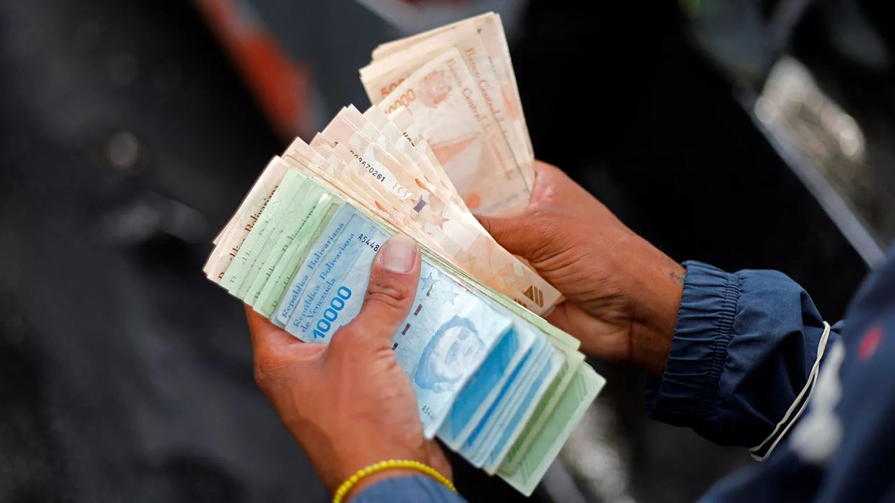 Venezuela Rolls Out New Currency, Eliminating Six Zeroes From Previous One
