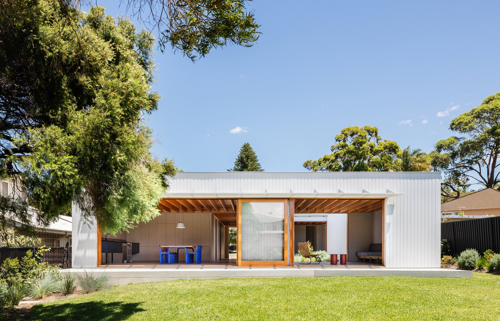 This Energy-Efficient Prefab Is One Family’s Weekend Retreat by the Beach