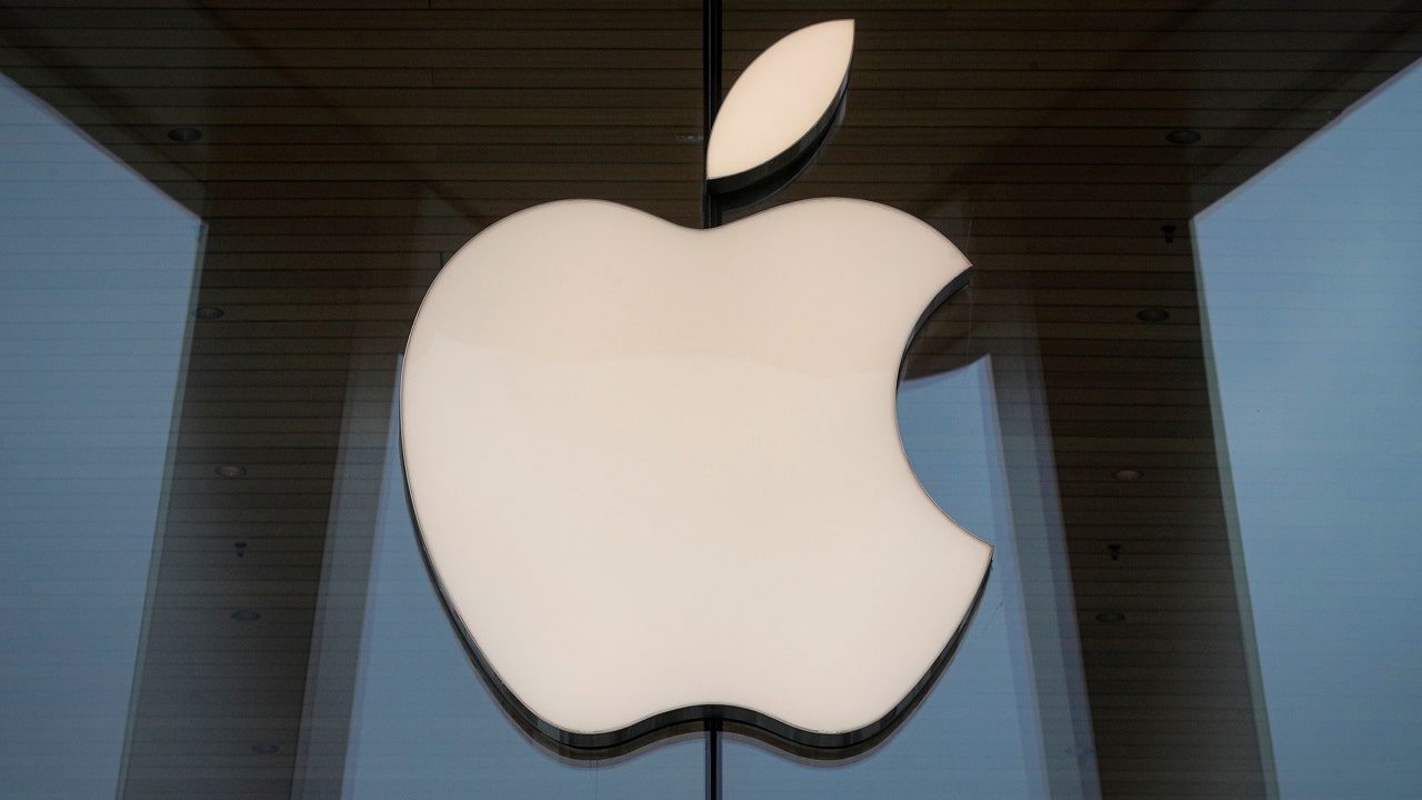 Apple to require employee proof of COVID-19 booster