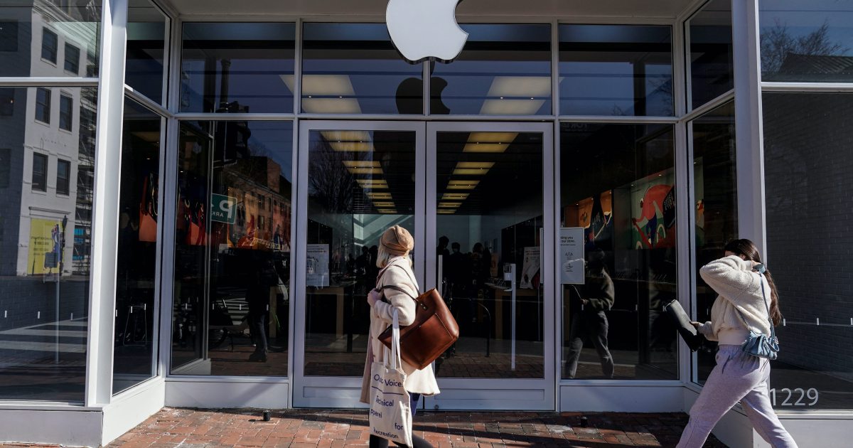 Apple smashes earnings estimates with record sales