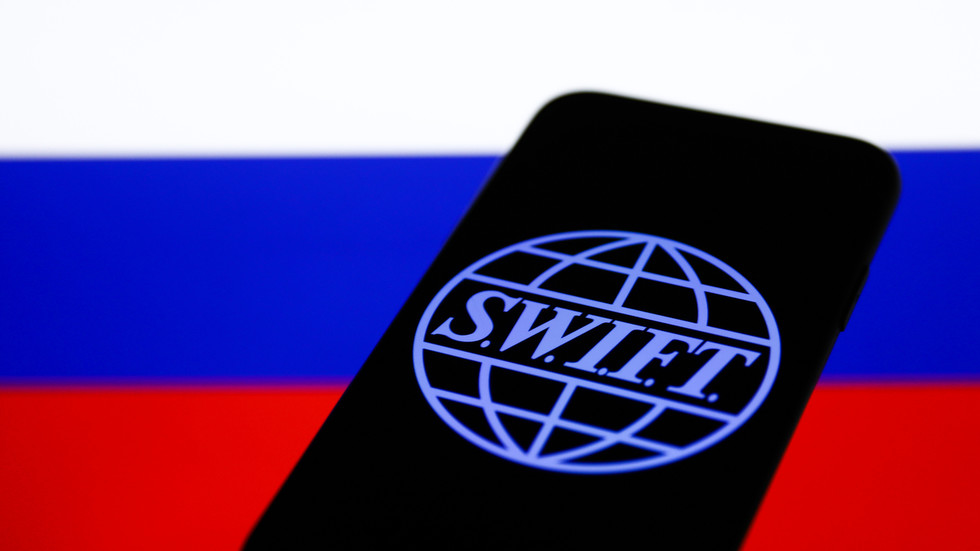 West abandons Russia SWIFT plans – Ukraine