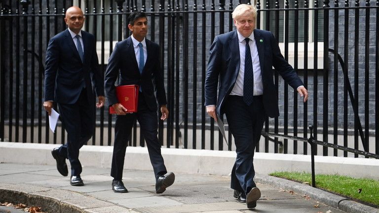 Top British cabinet members resign