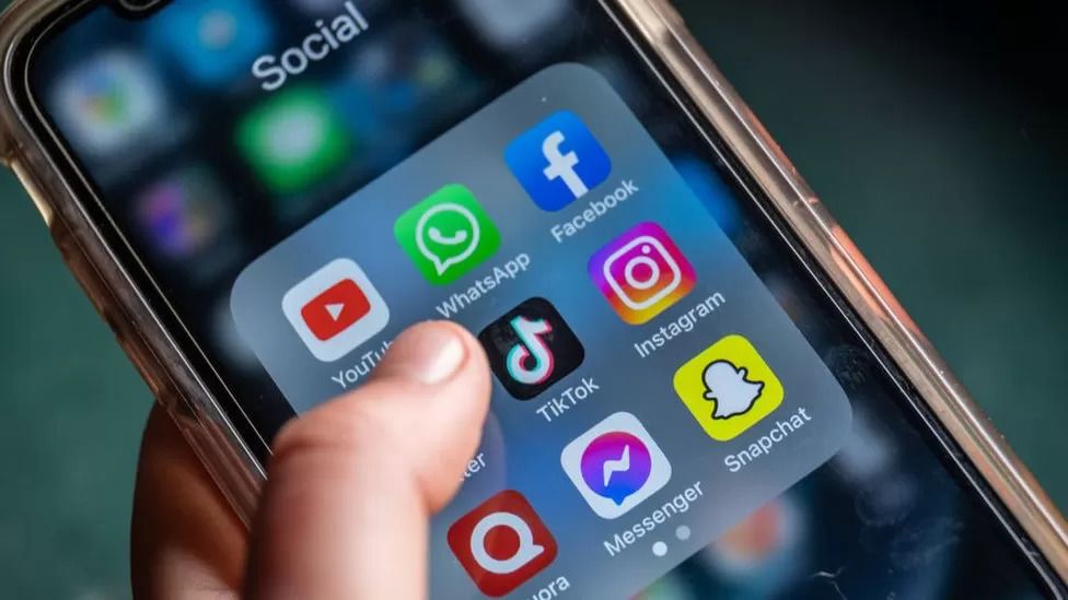 Ministers given new guidance on WhatsApp use