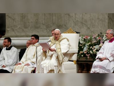 At Easter vigil, Pope Francis encourages hope amid 'icy winds of war'